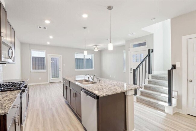 Building Photo - 2183 Beachcomber Dr