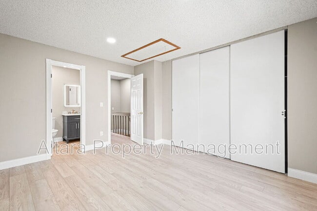 Building Photo - 2578 E Nichols Cir