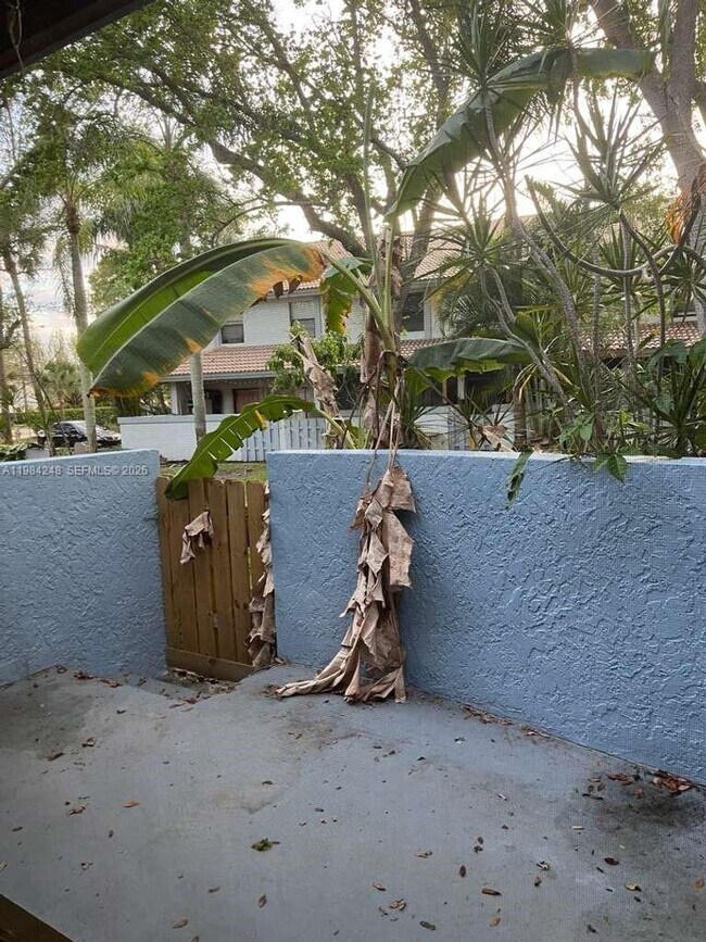 Building Photo - 9787 Riverside Dr