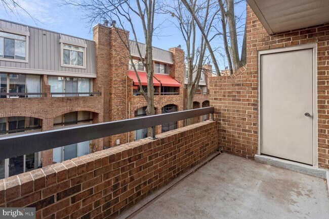 Building Photo - 642 15th St S