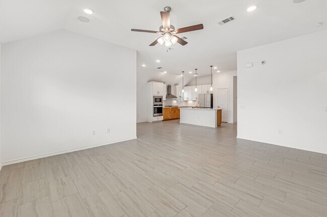 Building Photo - 15702 Rosemary Hl Ln