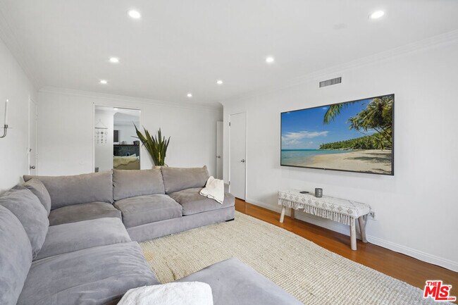 Building Photo - 5025 Dantes View Dr