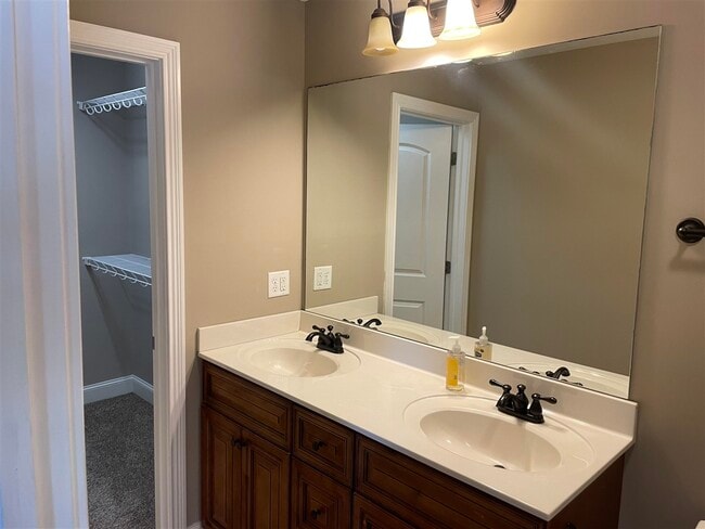 Building Photo - 106 Cedar Hollow Ct