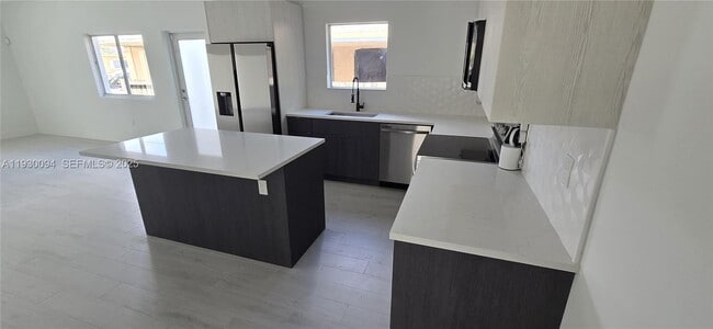 Building Photo - 6820 NW 6th Ct