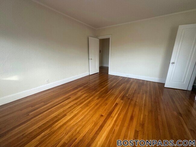 Building Photo - 2045 Commonwealth Ave