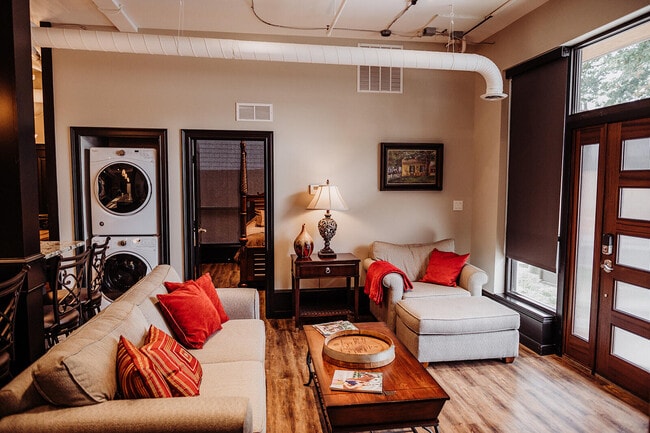 Building Photo - 275 S Limestone