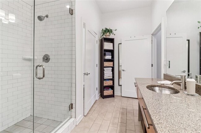 Building Photo - 1430 Dresden Dr NE