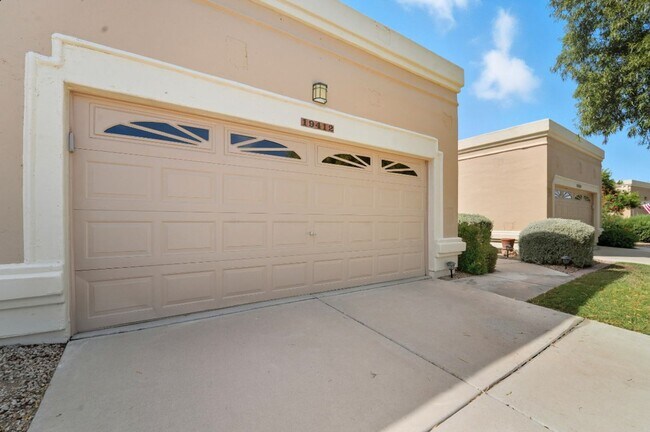 Building Photo - Welcome to this stunning 2-bedroom, 2-bath...
