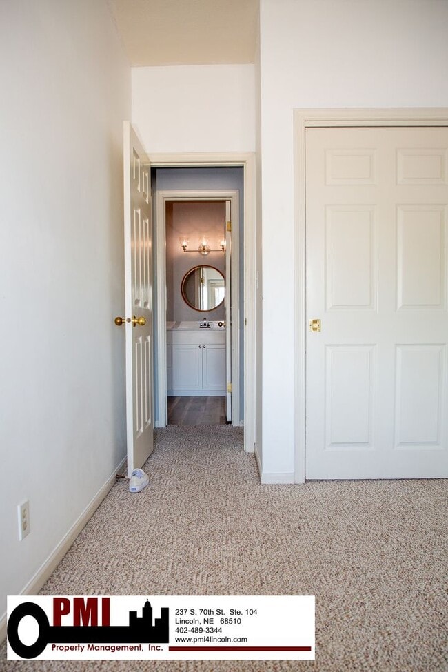 Building Photo - 2 Bedroom, 1.5 Bathroom Single Unit for Rent at Historic WaterPark