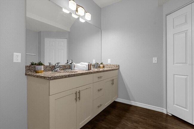 Building Photo - 5350 Diplomat Ct