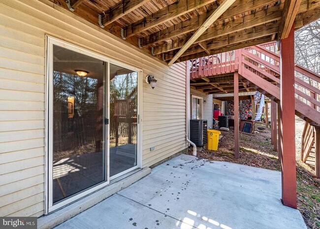 Building Photo - 645 Realm Ct W