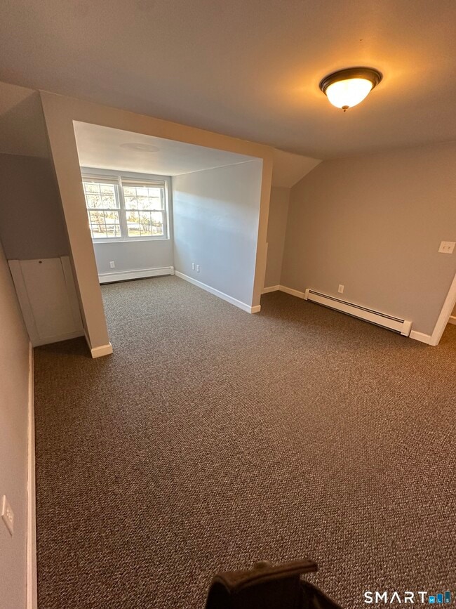 Building Photo - 1693 Litchfield Turnpike