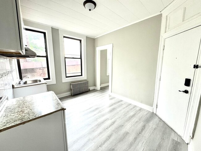 Building Photo - 185 Beacon Ave