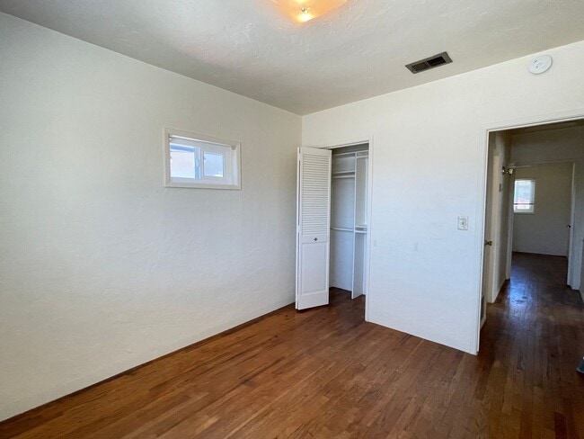 Building Photo - Centrally Located Two Bedroom Home