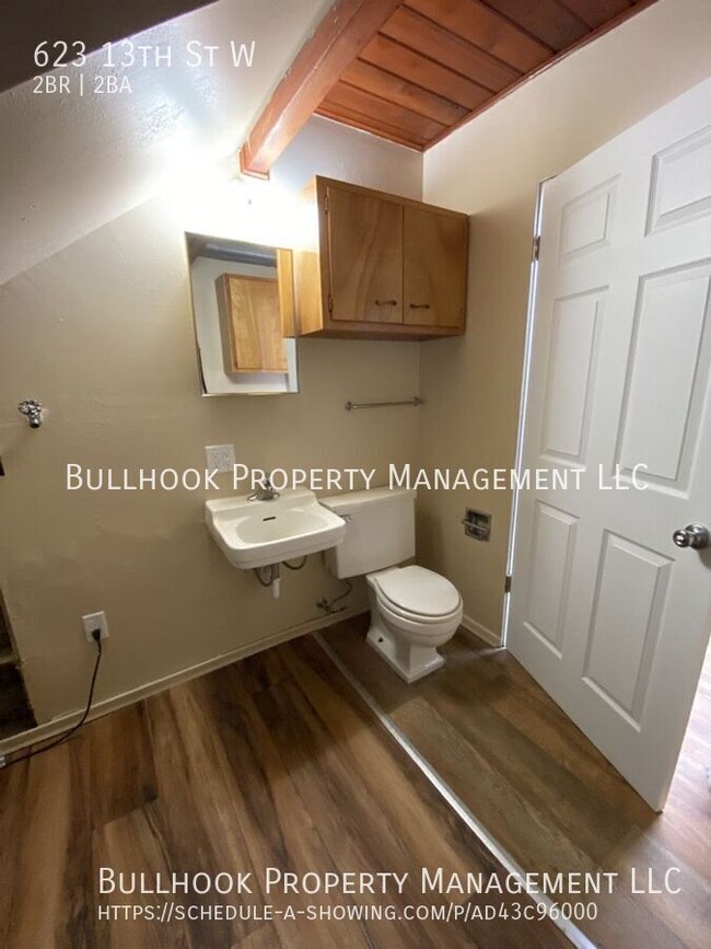 Building Photo - MOVE IN SPECIAL  - $300 off first full mon...