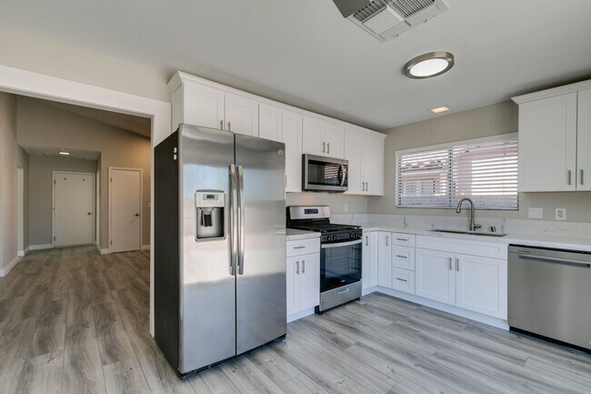 Building Photo - Beautiful Upgraded 3 Bedroom Home in Southwest Las Vegas!