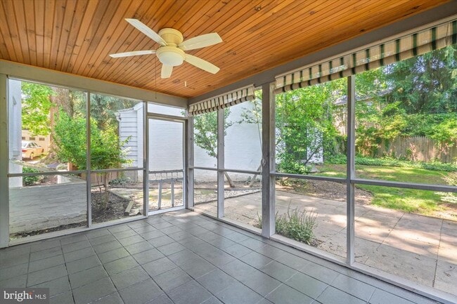 Building Photo - 7014 Beechwood Dr