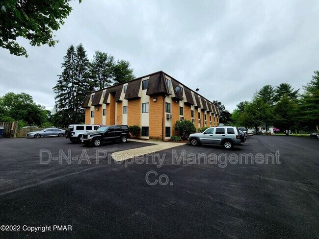 Building Photo - 415 King St