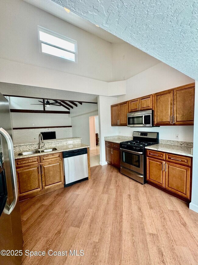 Building Photo - 1456 Guava Ave