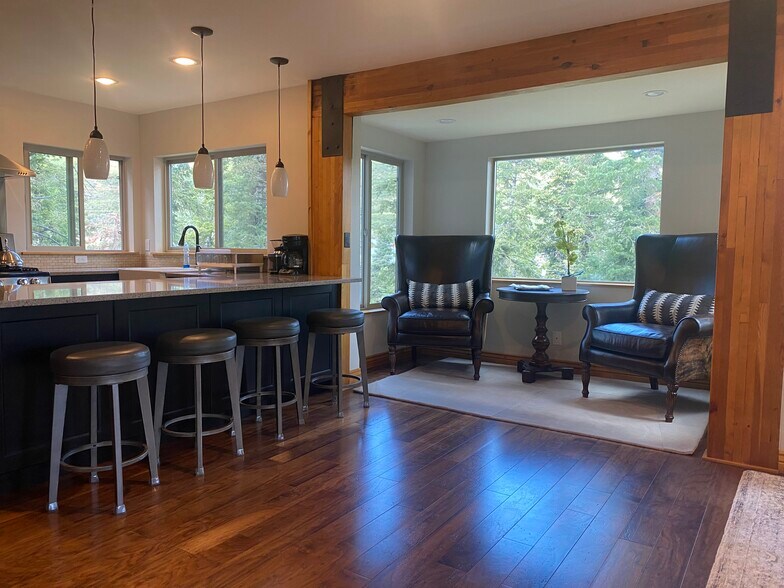 STRONG PRESENCE OF NATURE - 125 Parkview Ter