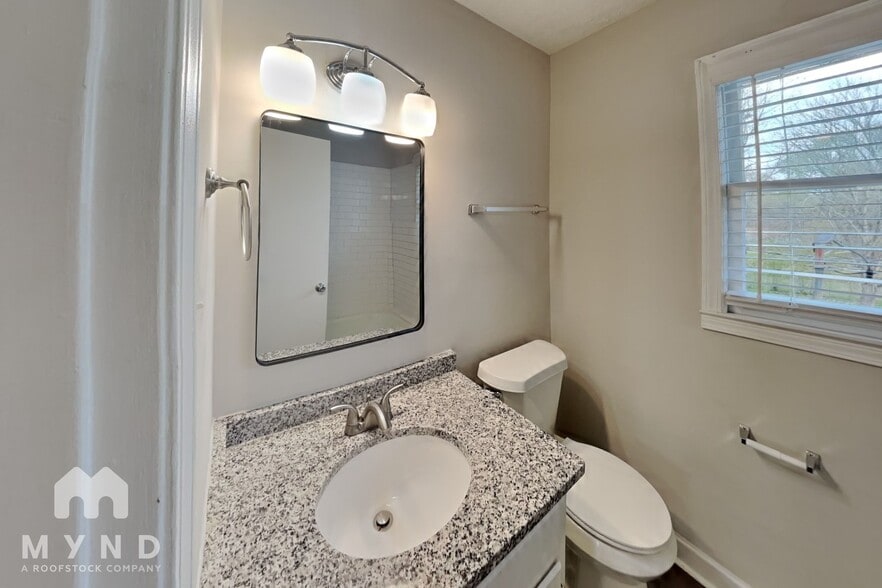 Building Photo - 225 Baker St