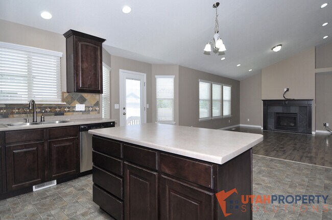 Building Photo - 6332 Spray Lake Dr