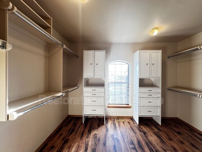 Building Photo - 113 S Mustang Rd