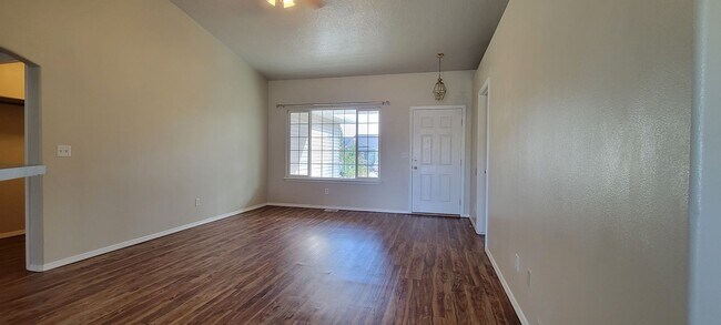 Building Photo - Caldwell 4 Bedroom 2 Bath Home + Bonus Room!