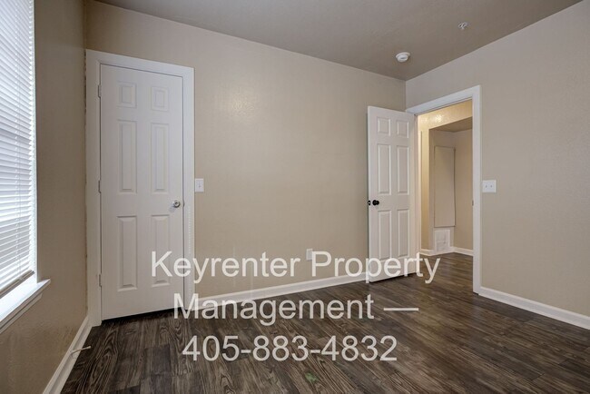 Building Photo - Bright & Stylish 2-Bedroom Close to the Plaza District
