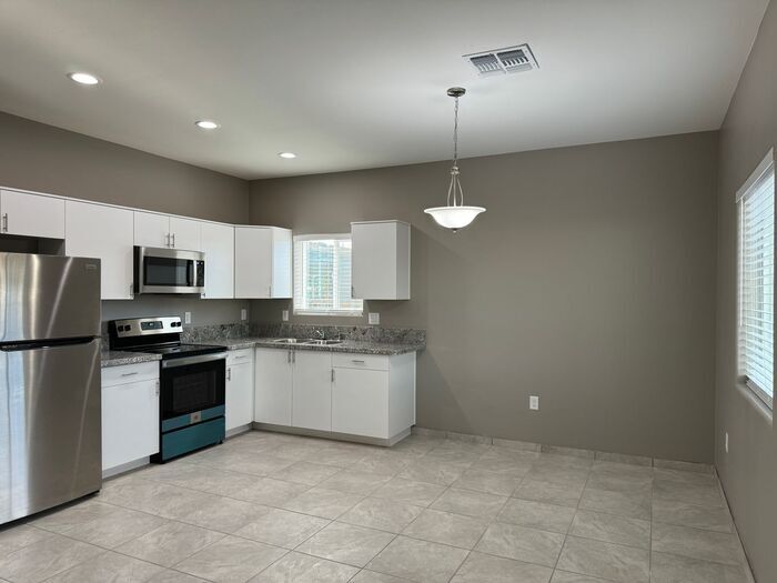 Building Photo - 2581 E Pinal Vista