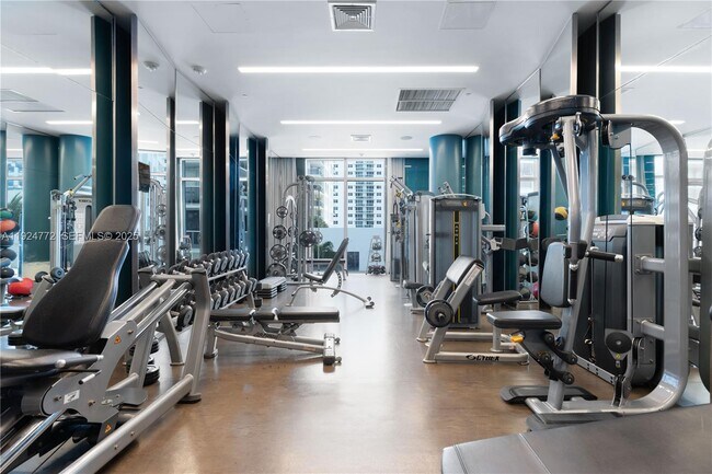 Building Photo - 2711 S Ocean Dr