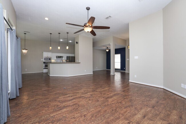 Building Photo - 105 Lawrence Marshall Dr