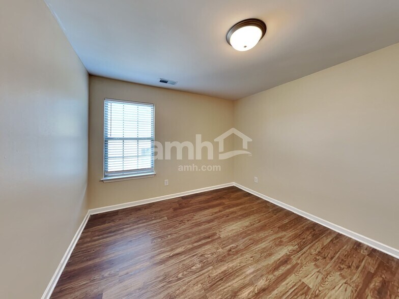 Building Photo - 484 Albion Cir