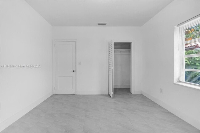 Building Photo - 1107 El Rado St