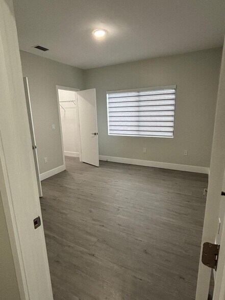 Building Photo - 2208 W 5th Way