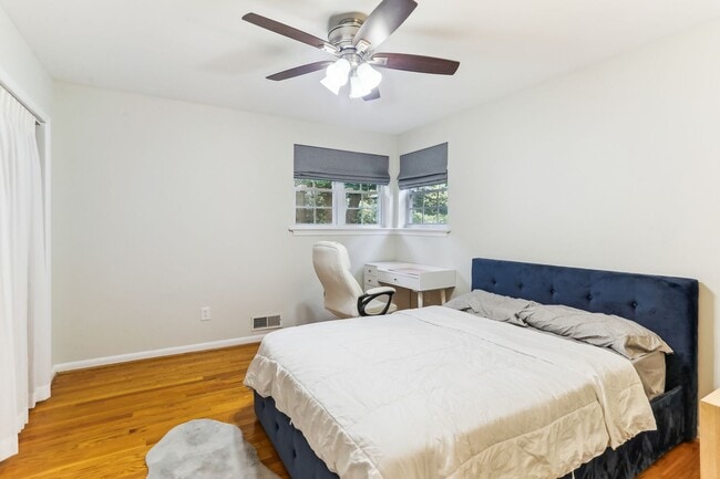 Building Photo - Lovely 3br/3ba home minutes from Downtown ...