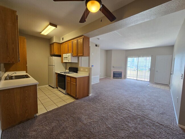 Building Photo - A Fabulous 2 Bedroom Downstairs Condo Cent...