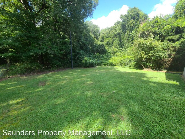 Building Photo - 2 br, 1 bath House - 914 Pine Circle Drive