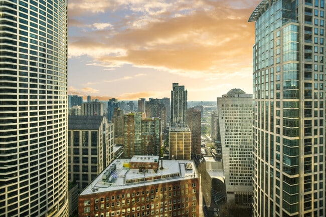 Building Photo - 111 E Chestnut St
