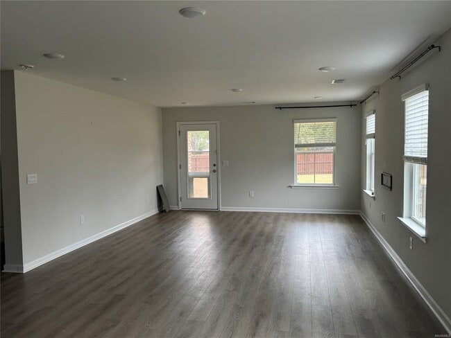 Building Photo - 424 Kohn Dr