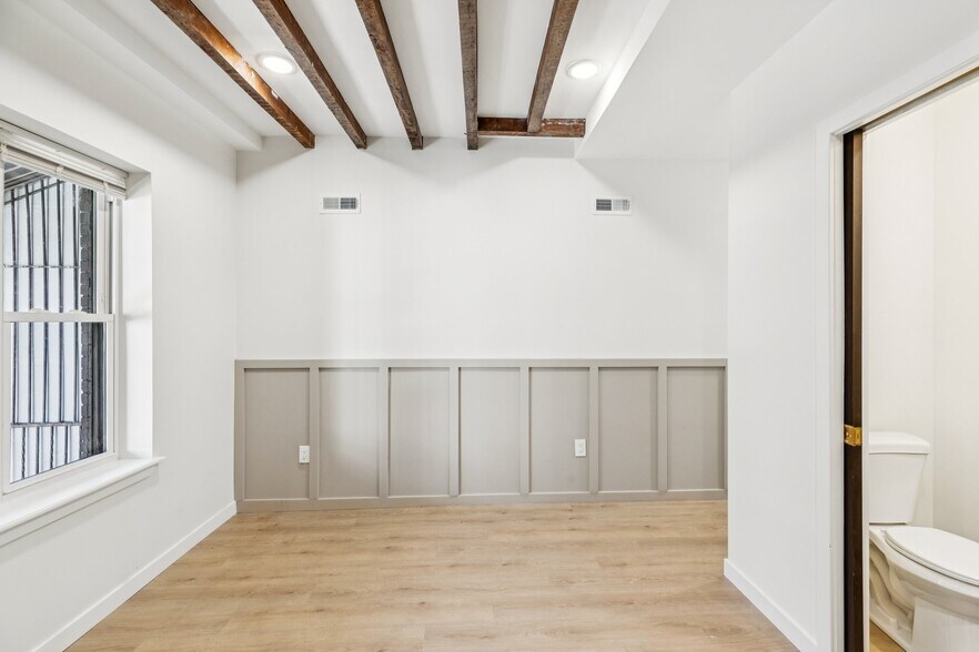 Living room - 1342 S Stanley St