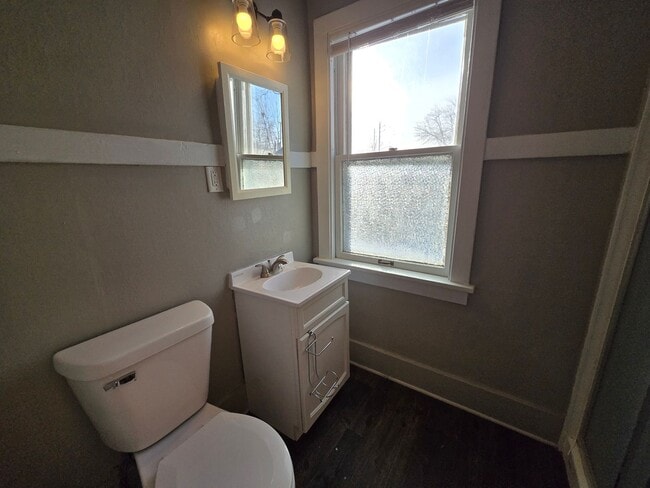 Building Photo - 503 W 5th Ave