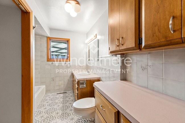 Building Photo - 2115 W Kiernan Ave