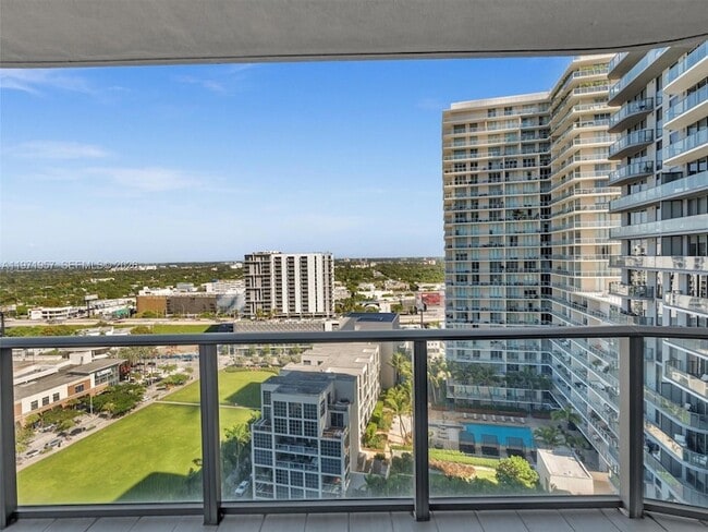 Building Photo - 121 NE 34th St