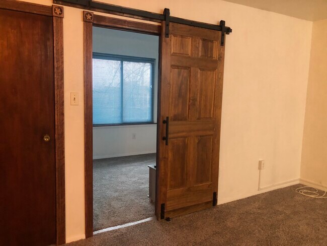 Building Photo - 618 Tingley Ave