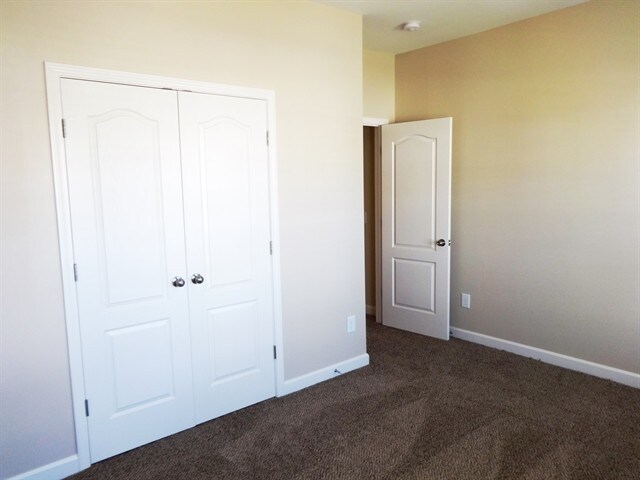 Building Photo - 515 Crossland Dr