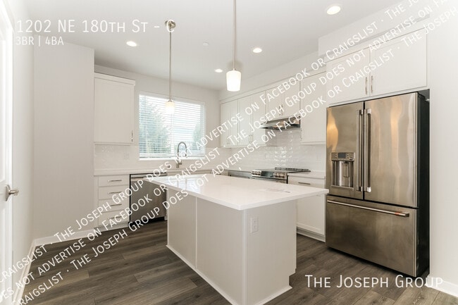 Building Photo - 1202 NE 180th St