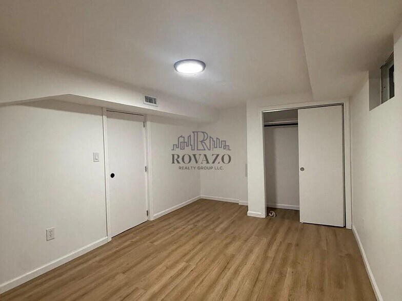 Building Photo - 1283 Broadway