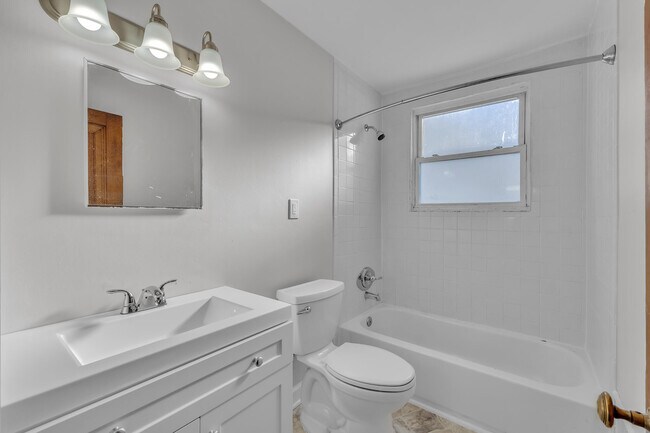 Building Photo - 11319 Tecumseh Ave