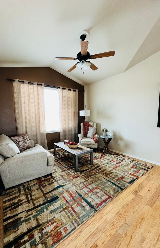 Building Photo - Gorgeous 3 bed/2.5 bath home with 3-CAR TANDEM GARAGE in Painted Sky